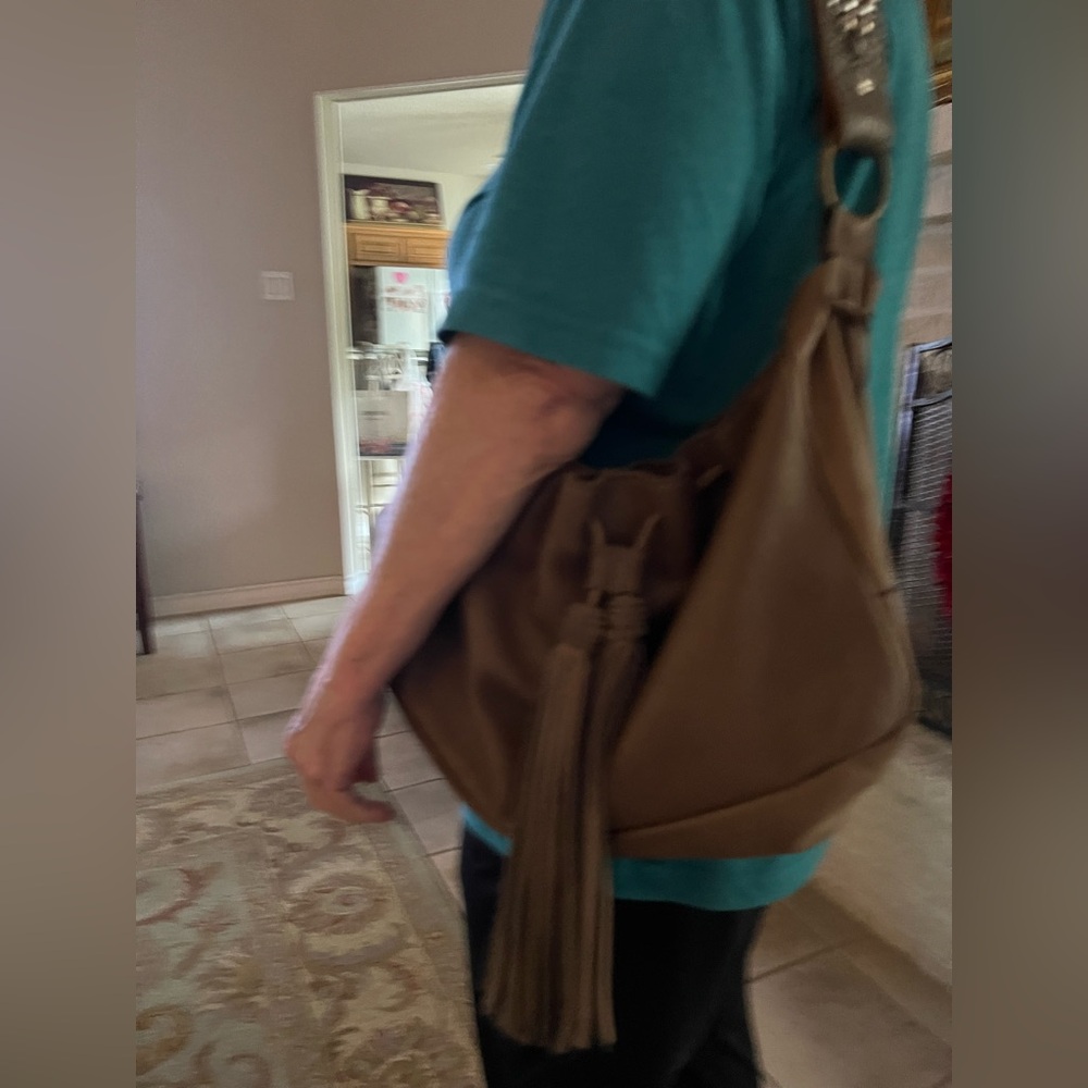 Two Bar West McFadin Leather Shoulder Bag - Picture 12 of 13
